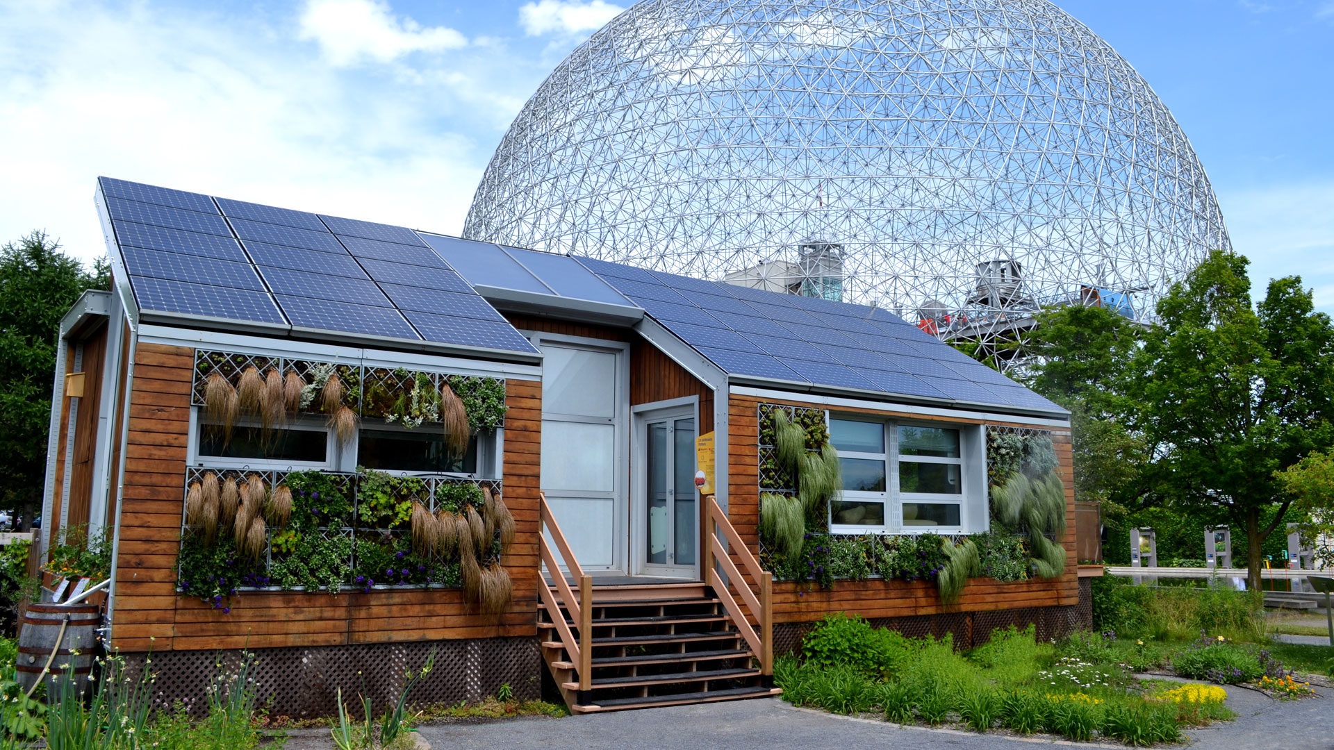 panneaux-solaires-maison-centrale-energetique-1 Découvrez comment les panneaux solaires peuvent transformer votre maison neuve en une véritable centrale énergétique !