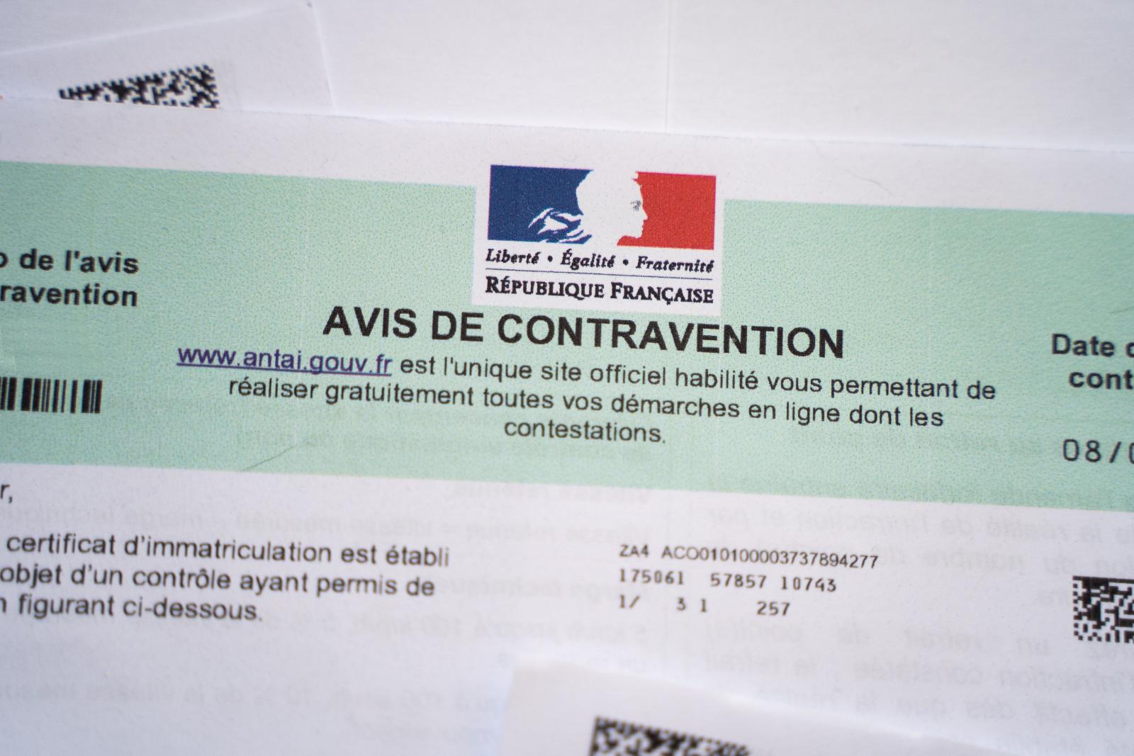 découvrez tout ce que vous devez savoir sur les procès-verbaux (pv) : définition, utilité, rédaction et exemples pratiques pour une meilleure compréhension et application.