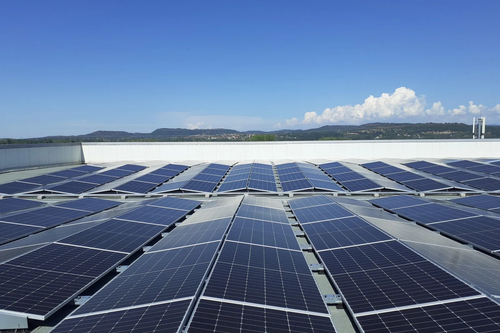 découvrez les avantages de l'énergie photovoltaïque, une solution écologique et économique pour produire de l'électricité à partir du soleil. apprenez comment cette technologie durable peut réduire vos factures d'énergie tout en contribuant à la protection de l'environnement.
