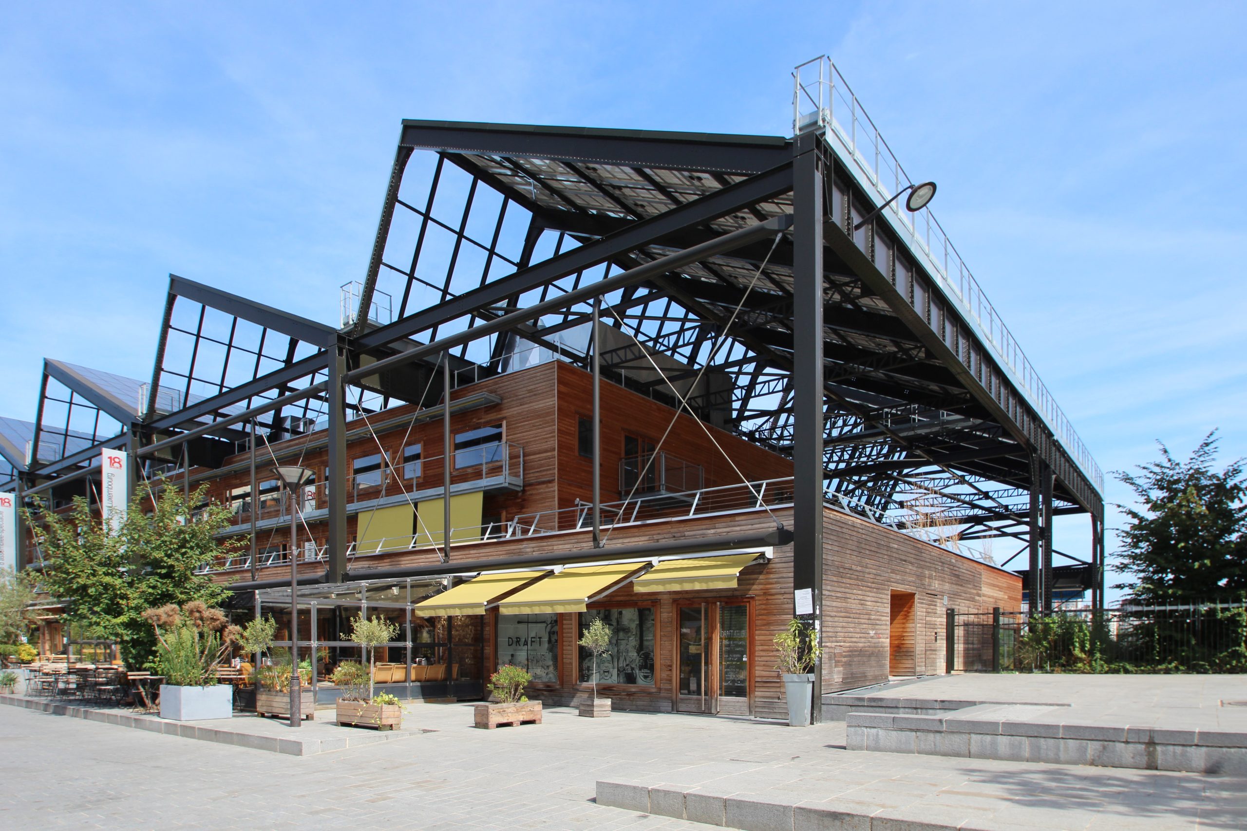 photovoltaique-halle-pajol-scaled Installation photovoltaïque à la halle Pajol : transformer l'énergie solaire en atout commercial