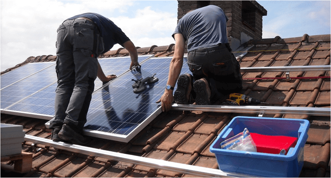 photovoltaique-hors-toiture Installation photovoltaïque hors toiture : maximisez votre production d'énergie