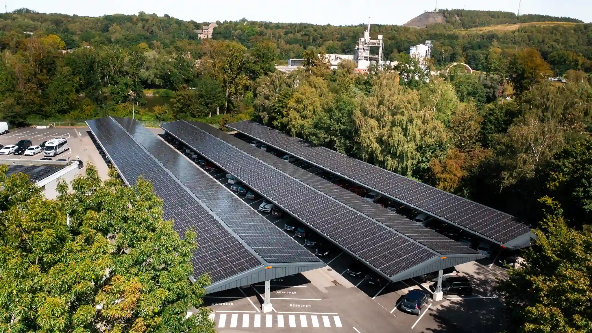 photovoltaique-industriel-rentable Installation photovoltaïque pour bâtiments industriels : un investissement rentable et durable