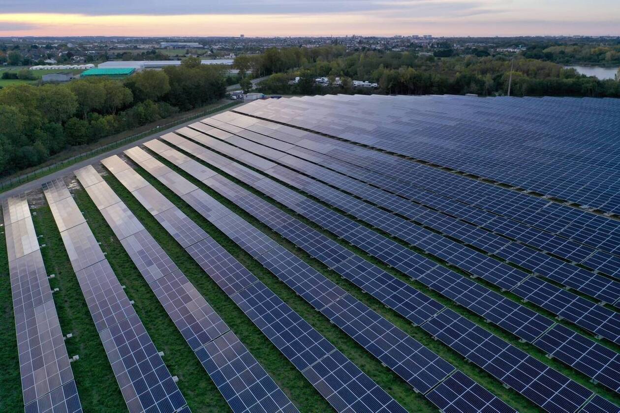 découvrez les prix des panneaux photovoltaïques en 2023. comparez les offres, les aides financières et les avantages d'installer des panneaux solaires pour réduire votre facture d'électricité tout en préservant l'environnement.