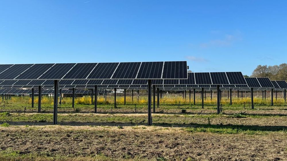 découvrez comment la puissance photovoltaïque transforme l'énergie solaire en électricité, offrant une solution durable et économique pour réduire votre empreinte carbone et optimiser vos factures d'énergie.