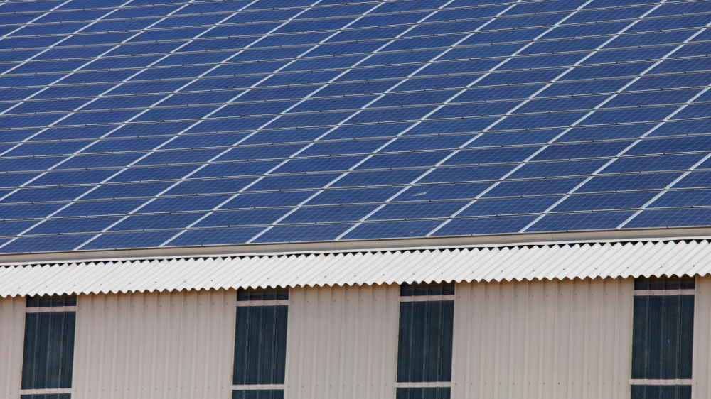 reduction-factures-electricite-panneaux-photovoltaiques Découvrez comment réduire vos factures d'électricité grâce à cette aide inattendue pour panneaux photovoltaïques !