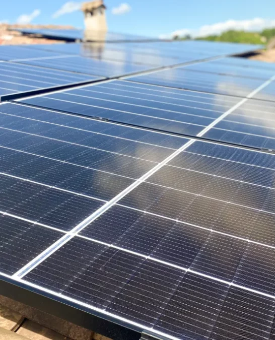 reduction-factures-electricite-panneaux-photovoltaiques Découvrez comment réduire vos factures d'électricité grâce à cette aide inattendue pour panneaux photovoltaïques !