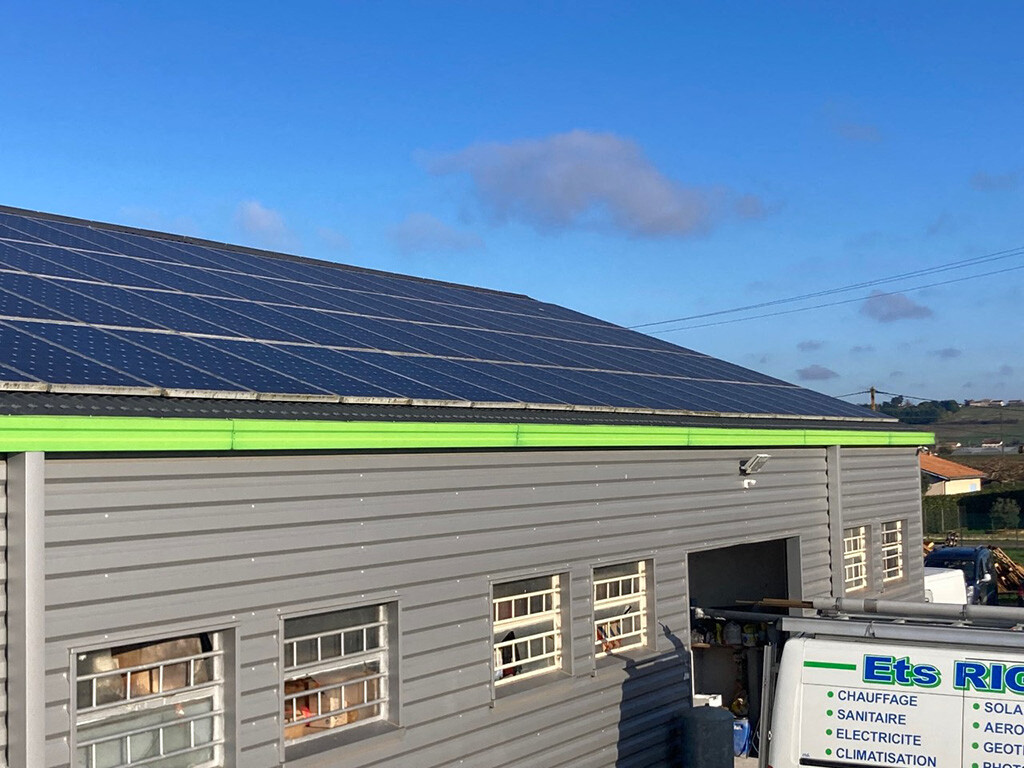 découvrez les avantages de l'installation de systèmes aéro photovoltaïques pour une production d'énergie renouvelable optimisée. profitez d'une solution écologique et économiquement avantageuse, alliant efficacité énergétique et respect de l'environnement.