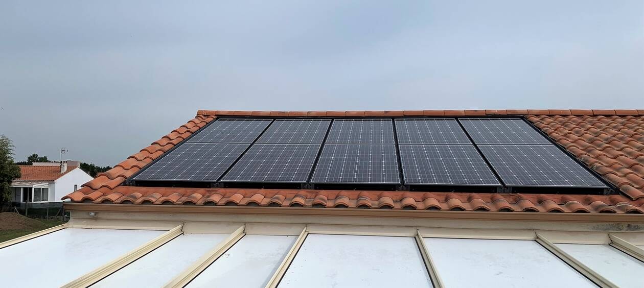 découvrez notre guide complet sur l'aide photovoltaïque en france. informez-vous sur les subventions, les crédits d'impôt et les aides financières disponibles pour l'installation de panneaux solaires et maximisez vos économies d'énergie tout en contribuant à la transition écologique.