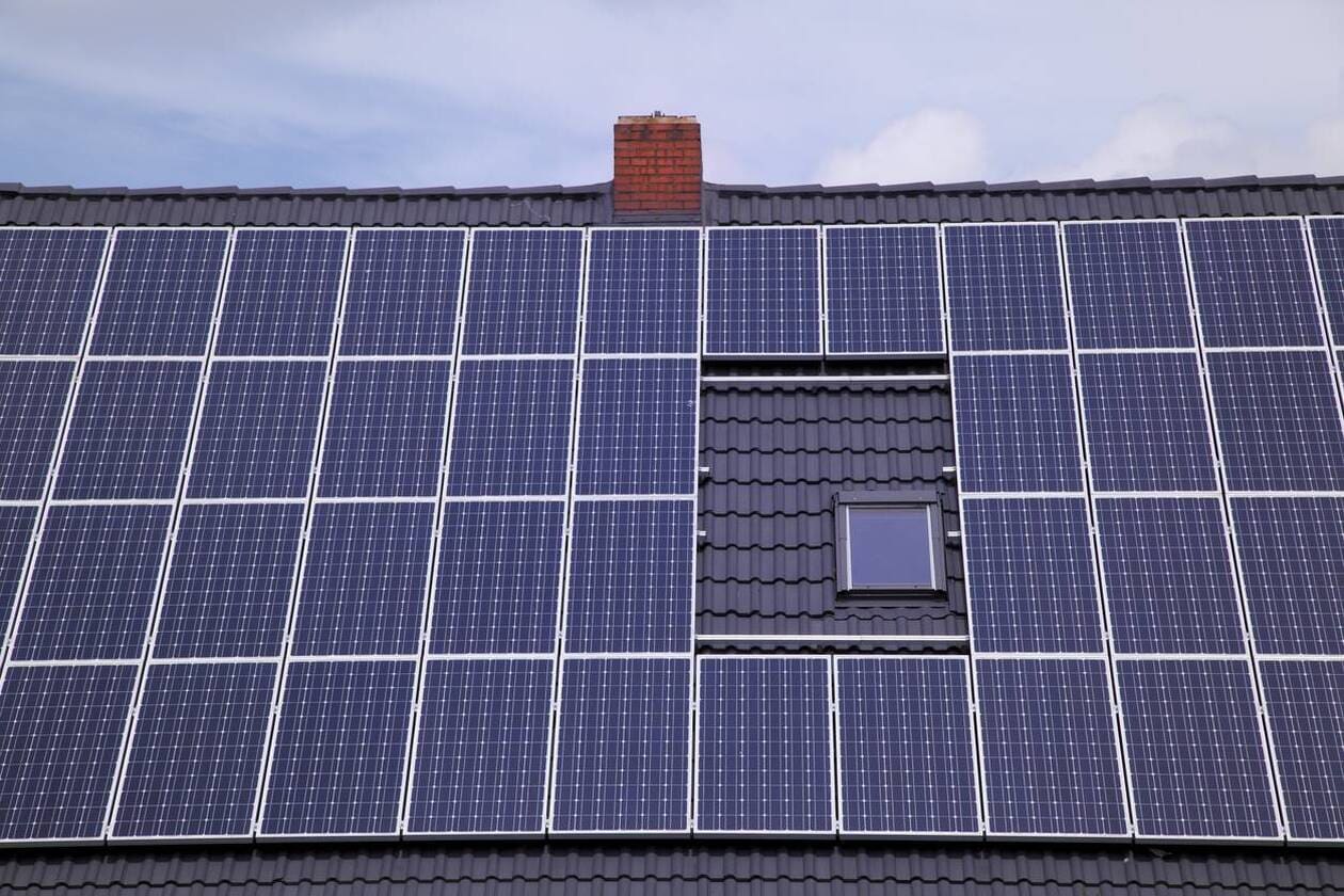 découvrez les enjeux et les exigences de la réglementation photovoltaïque en france. informez-vous sur les normes, aides financières et démarches à suivre pour bénéficier des énergies renouvelables tout en respectant la législation en vigueur.