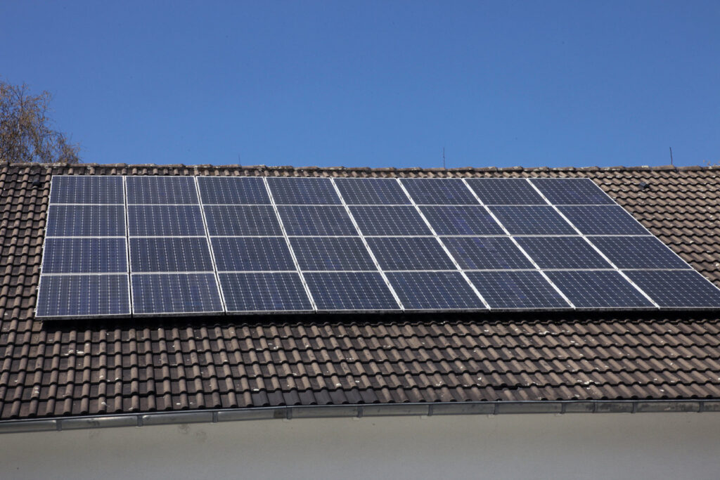 découvrez comment l'ajout de panneaux photovoltaïques peut transformer votre consommation d'énergie et réduire votre facture électrique. apprenez les avantages, les coûts et les étapes pour installer des panneaux solaires chez vous.