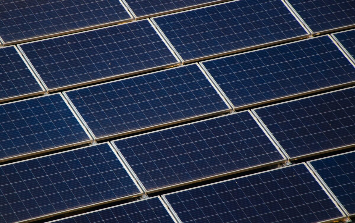 découvrez la puissance photovoltaïque, une technologie innovante qui transforme la lumière du soleil en énergie électrique. apprenez comment optimiser votre consommation d'énergie tout en préservant l'environnement avec des solutions solaires performantes.