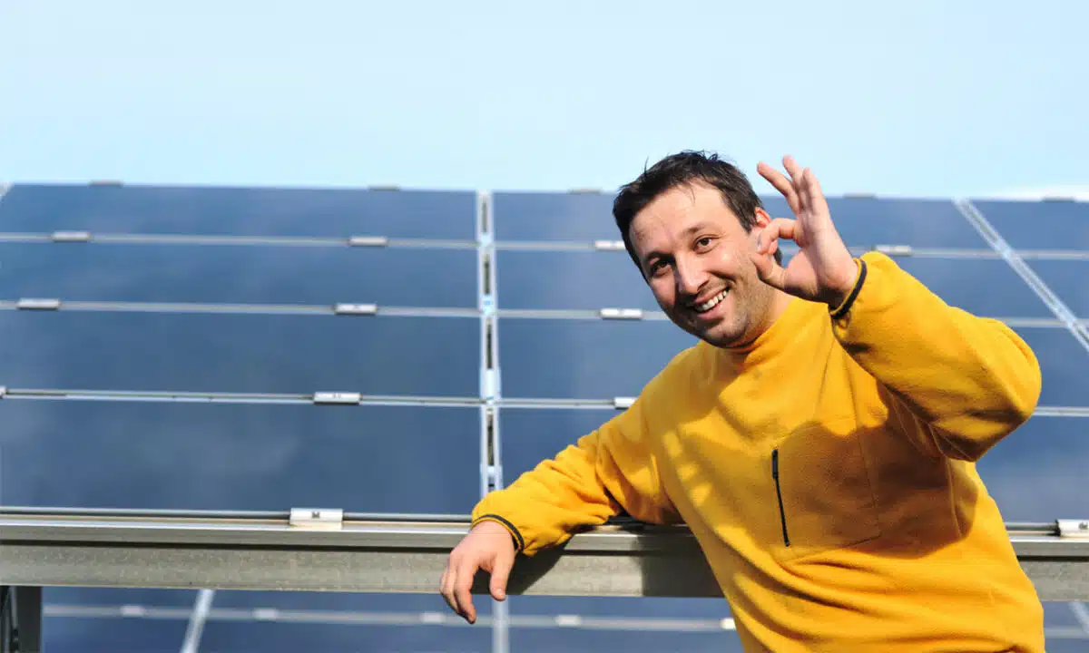 découvrez comment intégrer des panneaux solaires dans votre copropriété. explorez les avantages, les règles à suivre et les solutions adaptées pour une transition énergétique collective réussie. informez-vous sur la gestion des installations solaires et leur impact environnemental.