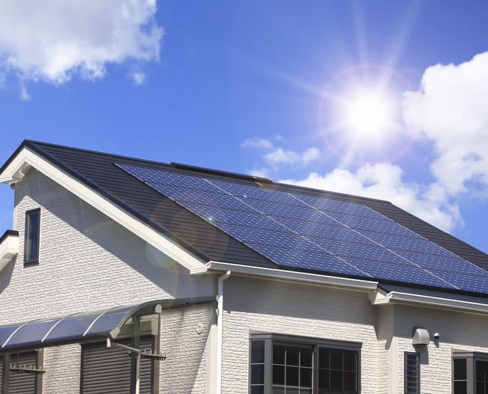 découvrez les prévisions sur le coût des panneaux photovoltaïques en 2025. analyse des tendances du marché, des innovations technologiques et des influences des politiques écologiques pour vous aider à planifier votre transition énergétique.