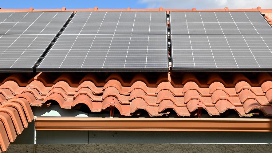 découvrez tout ce qu'il faut savoir sur la facture photovoltaïque : comprendre son fonctionnement, les coûts associés, ainsi que les avantages et subventions disponibles pour optimiser votre investissement dans l'énergie solaire.