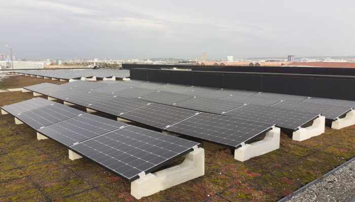 découvrez comment les toits solaires peuvent non seulement contribuer à la protection de l'environnement, mais aussi générer de la richesse. explorez les avantages économiques et écologiques des installations solaires pour transformer votre toit en une source de revenus durable.