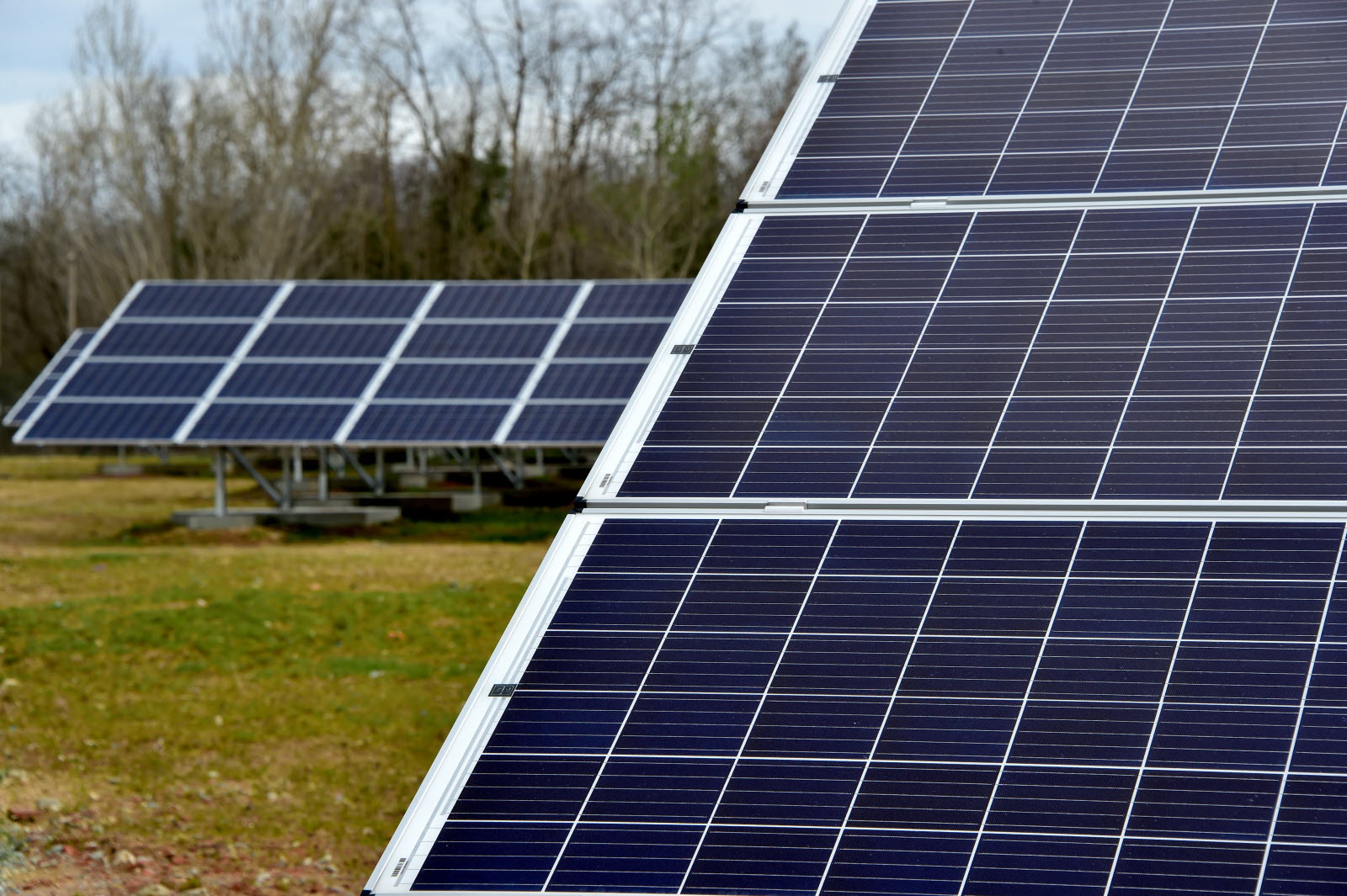 découvrez comment l'énergie solaire contribue à la protection de l'environnement en réduisant les émissions de carbone et en favorisant un développement durable. informez-vous sur les avantages écologiques et économiques de cette source d'énergie renouvelable.