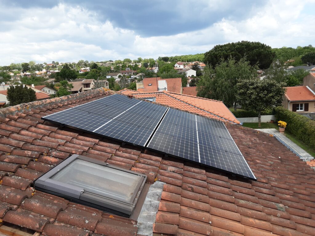 découvrez comment l'énergie photovoltaïque peut vous permettre de réaliser d'importantes économies sur vos factures d'électricité. apprenez les avantages financiers et environnementaux de l'énergie solaire et transformez votre consommation énergétique en réduisant votre empreinte carbone.