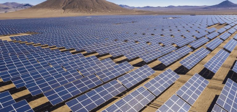 découvrez comment l'économie de l'électricité générée par les centrales solaires révolutionne le secteur énergétique. explorez les avantages économiques, environnementaux et les innovations technologiques qui font de l'énergie solaire une solution durable et rentable pour un avenir plus vert.