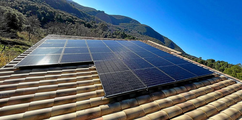 découvrez les secrets des onduleurs photovoltaïques : leur fonctionnement, leur importance dans un système solaire, et comment choisir le meilleur modèle pour optimiser votre production d'énergie. transformez votre installation photovoltaïque en un véritable atout durable.