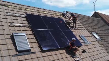 découvrez comment l'installation de panneaux solaires peut vous faire réaliser des économies significatives sur vos factures d'énergie. informez-vous sur les avantages financiers, les aides disponibles et les meilleures pratiques pour maximiser votre investissement tout en contribuant à la transition énergétique.