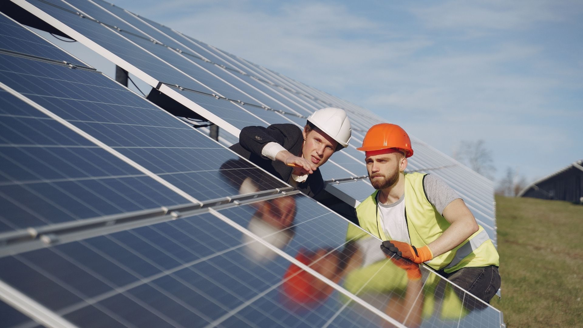 découvrez l'importance de l'étiquette photovoltaïque et son lien avec le certificat consuel pour optimiser votre installation solaire et bénéficier des meilleures pratiques économiques. informez-vous sur les enjeux environnementaux et les économies d'énergie à travers des choix éclairés.