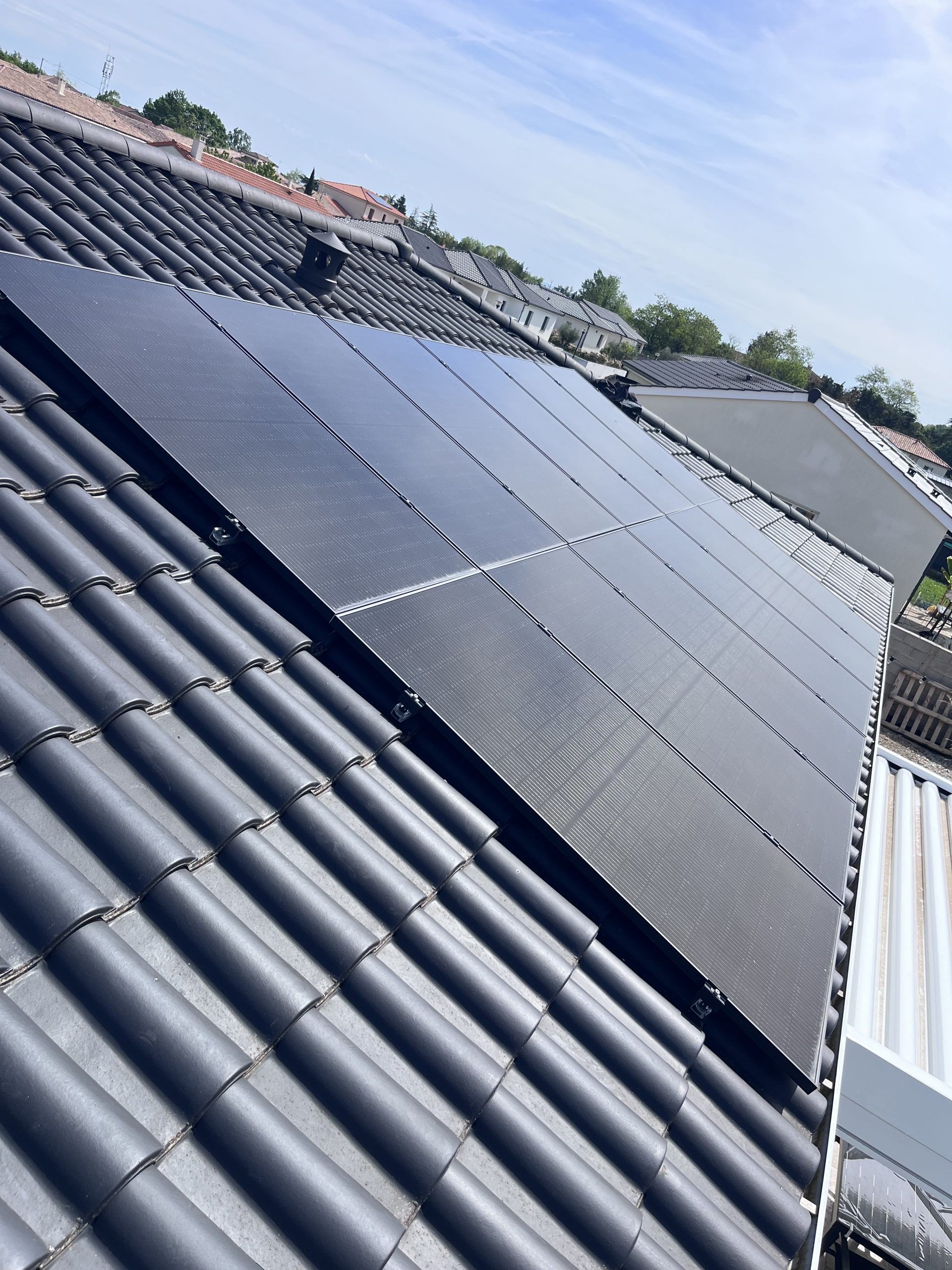 découvrez comment les panneaux solaires peuvent réduire votre facture d'énergie. apprenez les avantages d'une installation solaire, les économies potentielles et les astuces pour maximiser votre investissement. optez pour une énergie renouvelable et faites baisser vos coûts dès aujourd'hui !