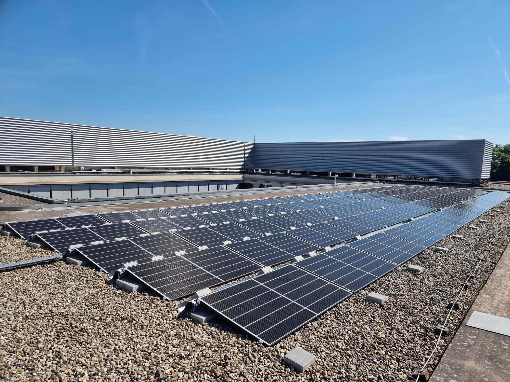 découvrez notre service d'installation de panneaux photovoltaïques au luxembourg. profitez d'énergies renouvelables pour réduire vos factures d'électricité et contribuer à la protection de l'environnement. contactez-nous pour un devis personnalisé et commencez à faire des économies dès aujourd'hui!