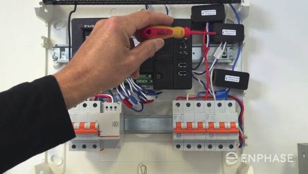 découvrez nos solutions d'installation photovoltaïque avec la technologie enphase, garantissant une production d'énergie optimisée et durable pour votre maison. profitez des économies d'énergie et contribuez à la protection de l'environnement grâce à des systèmes solaires performants et fiables.