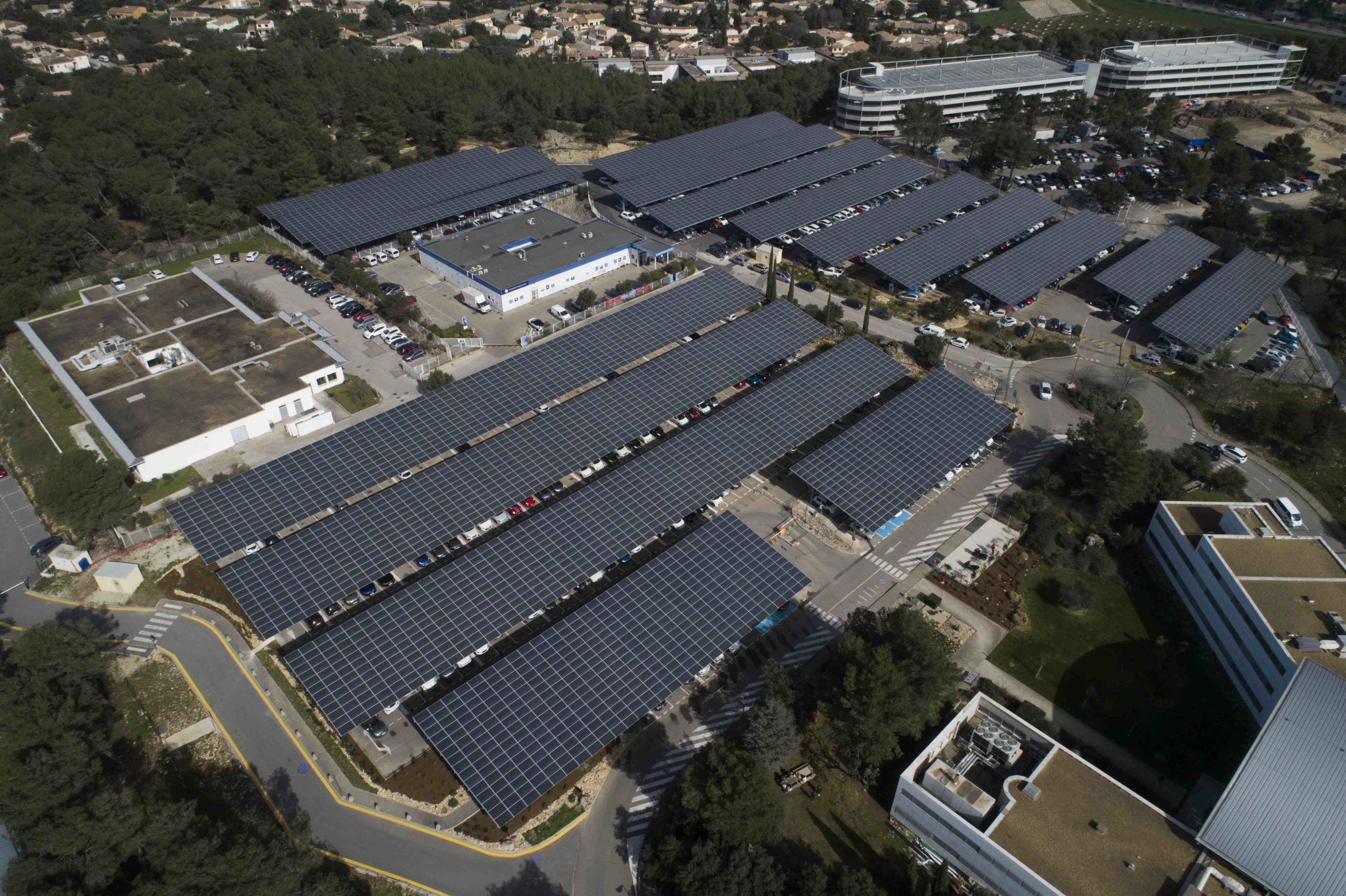 découvrez nos panneaux photovoltaïques à nîmes, une solution durable et économique pour produire votre propre électricité. profitez des énergies renouvelables tout en réduisant votre empreinte carbone. contactez-nous dès aujourd'hui pour un devis personnalisé et commencez à économiser sur vos factures d'énergie.