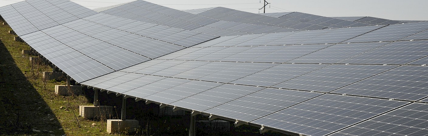 découvrez les avantages de l'énergie photovoltaïque au sol, une solution durable et écologique pour produire de l'électricité. apprenez comment cette technologie innovante contribue à la transition énergétique et améliore l'efficacité énergétique des bâtiments tout en préservant l'environnement.