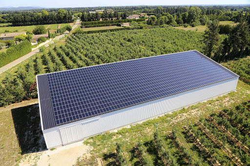 découvrez toutes les étapes essentielles pour installer un système photovoltaïque. de l'évaluation de votre site à la mise en service, suivez notre guide complet pour maximiser votre production d'énergie solaire.