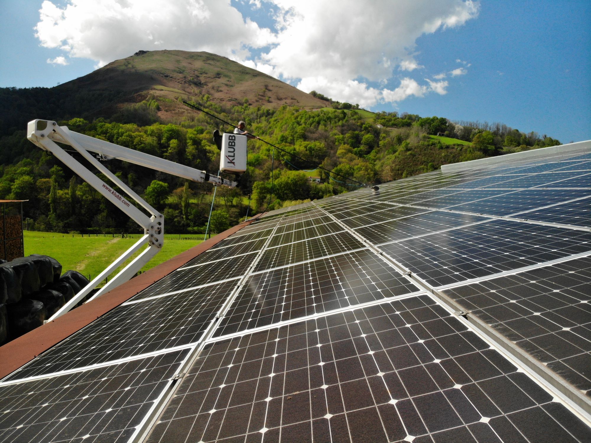 découvrez comment le photovoltaïque devient un atout incontournable pour les entreprises, en réduisant les coûts énergétiques, augmentant l'autonomie et contribuant à une empreinte écologique positive. optez pour une transition énergétique durable et performante !