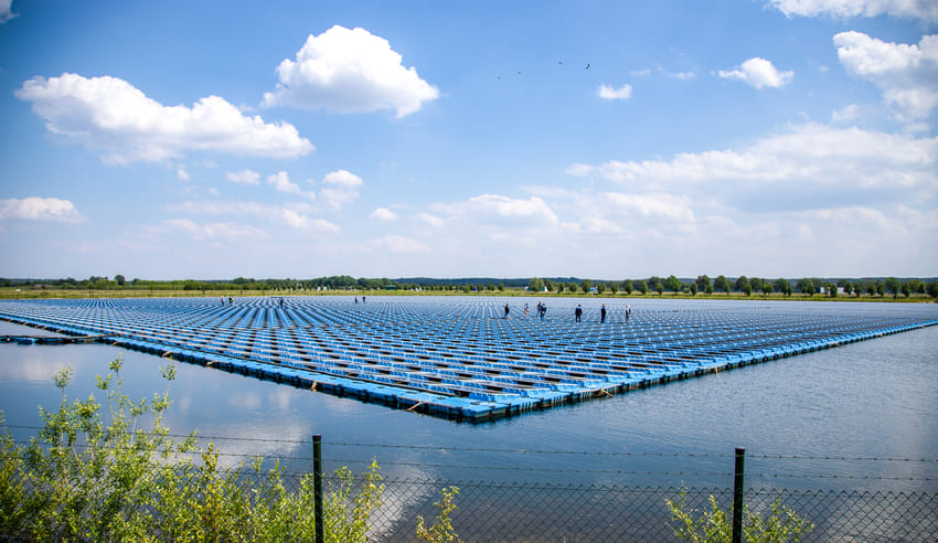 découvrez les avantages innovants du photovoltaïque sur plan d'eau, une solution durable qui combine énergies renouvelables et gestion des ressources en milieu aquatique. explorez comment cette technologie contribue à la production d'énergie verte tout en préservant l'écosystème aquatique.
