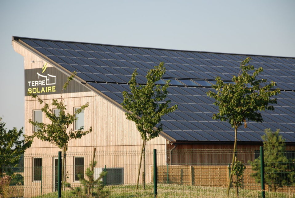 découvrez comment optimiser votre investissement avec des panneaux photovoltaïques sur toiture. rentabilité, économies d'énergie et impact environnemental au rendez-vous pour un choix durable et intelligent.
