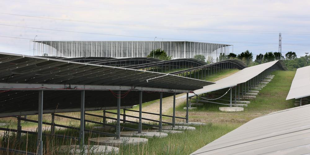 découvrez comment la loi littoral régule l'implantation des panneaux photovoltaïques en bord de mer. informez-vous sur les enjeux environnementaux et économiques liés à l'énergie solaire dans les zones côtières.