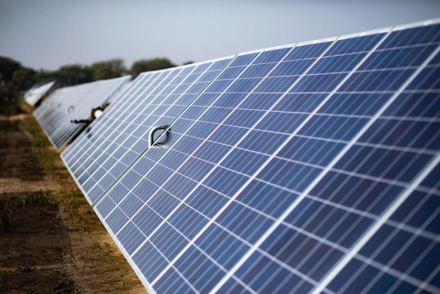 découvrez les avantages des panneaux photovoltaïques pour produire une énergie renouvelable et économique. transformez la lumière du soleil en électricité et réduisez vos factures d'énergie tout en contribuant à la protection de l'environnement.