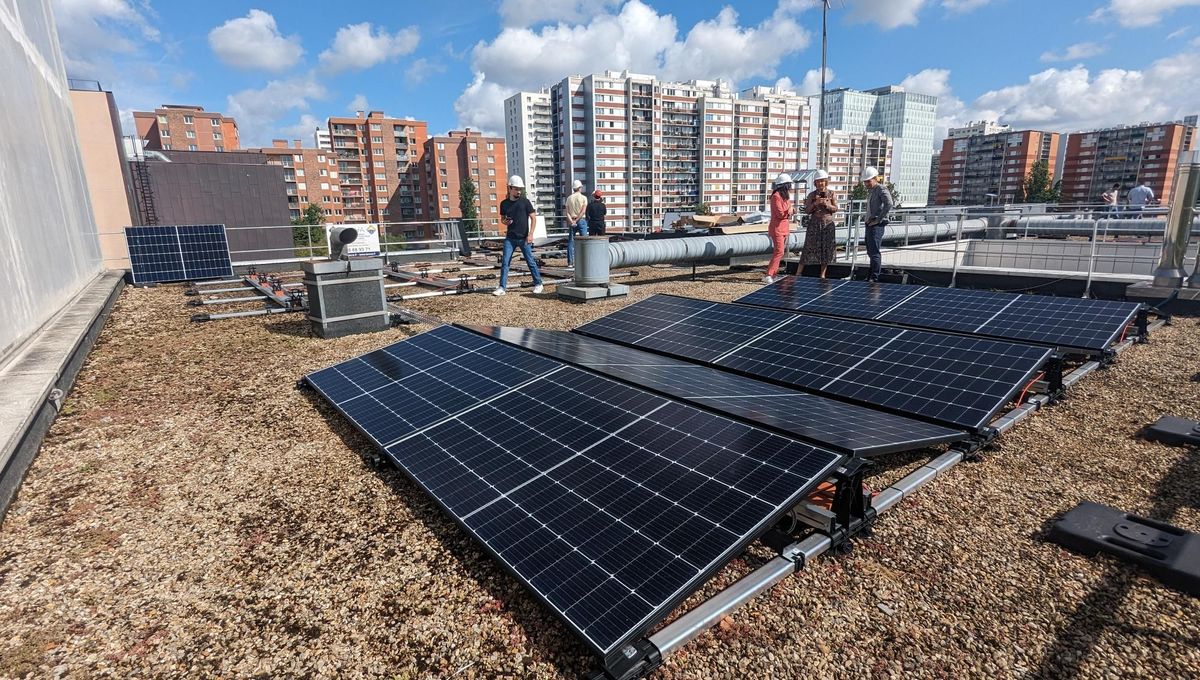 découvrez les avantages des installations photovoltaïques en france. transformez la lumière du soleil en énergie renouvelable et réduisez votre facture d'électricité tout en contribuant à la protection de l'environnement. informez-vous sur les aides disponibles et les démarches à suivre pour installer des panneaux solaires chez vous.