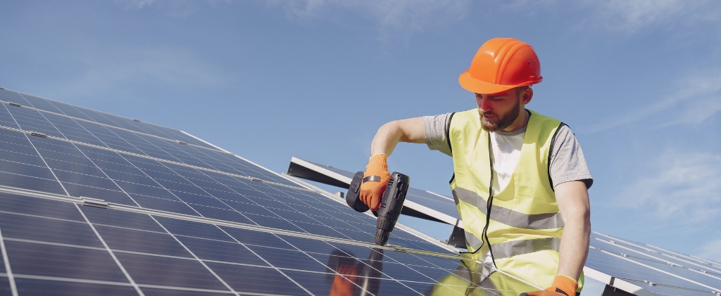 découvrez les prix des panneaux photovoltaïques et apprenez comment investir dans l'énergie solaire peut vous faire économiser sur vos factures d'électricité tout en contribuant à un avenir durable.