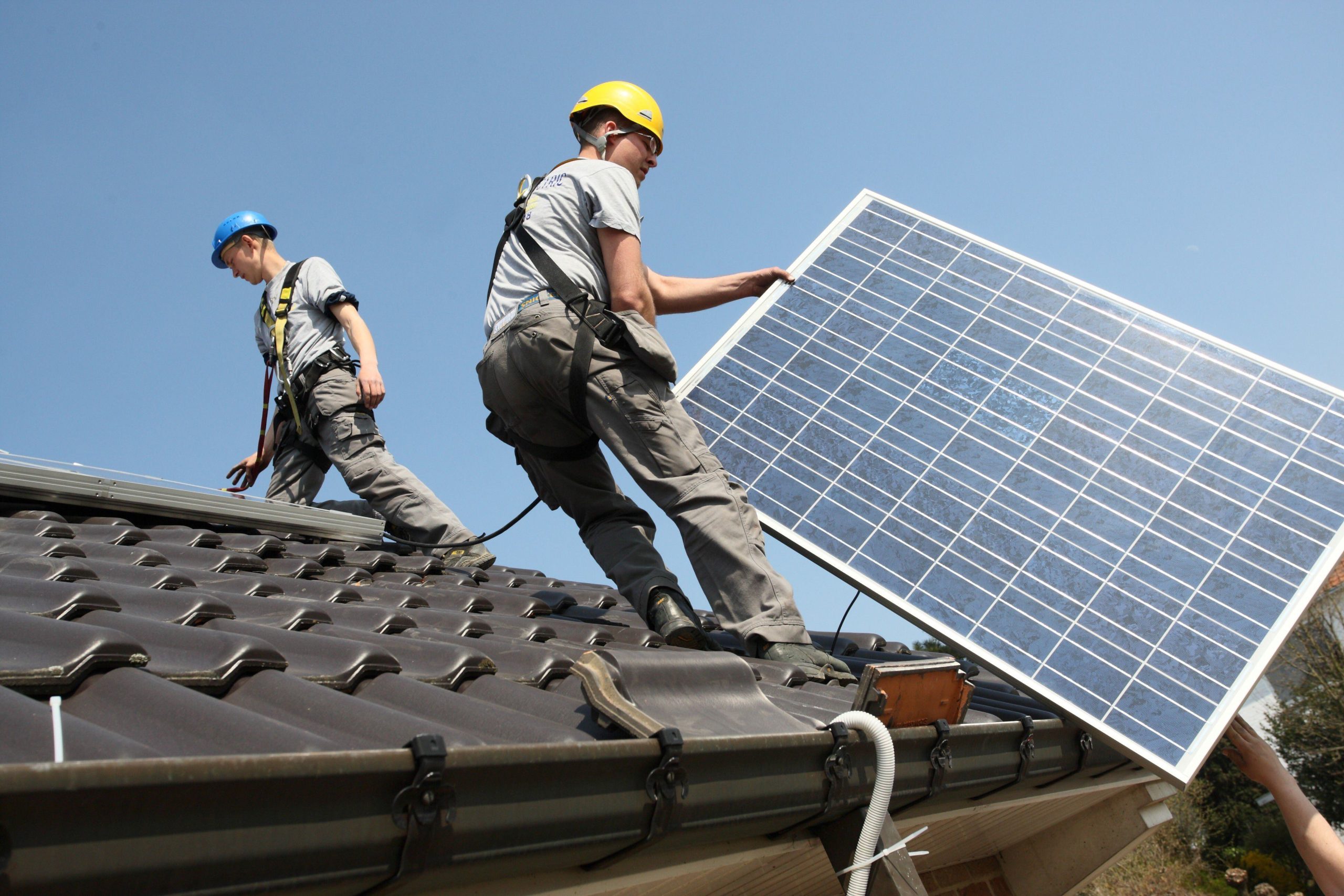 découvrez les prix d'installation de panneaux photovoltaïques en belgique. profitez d'une énergie propre et durable tout en maîtrisant votre budget grâce à nos conseils et estimations adaptés à vos besoins.