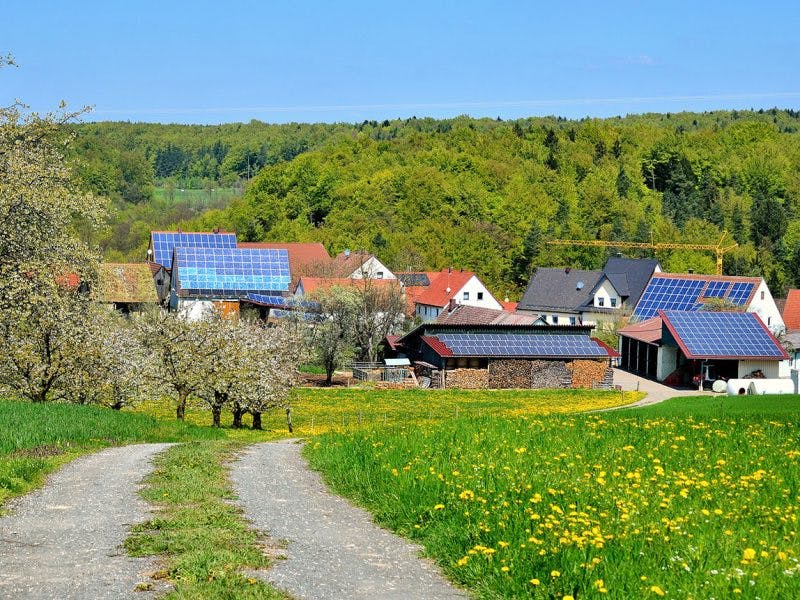 découvrez les prévisions des prix des panneaux photovoltaïques en 2025. analyse des tendances du marché, des coûts d'installation et des subventions possibles pour maximiser votre investissement dans l'énergie solaire.