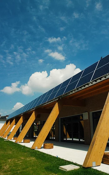 découvrez comment le photovoltaïque joue un rôle clé dans la transition énergétique, en offrant des solutions durables pour produire de l'électricité tout en réduisant notre empreinte carbone. apprenez-en plus sur les avantages de cette technologie innovante pour un avenir plus vert.