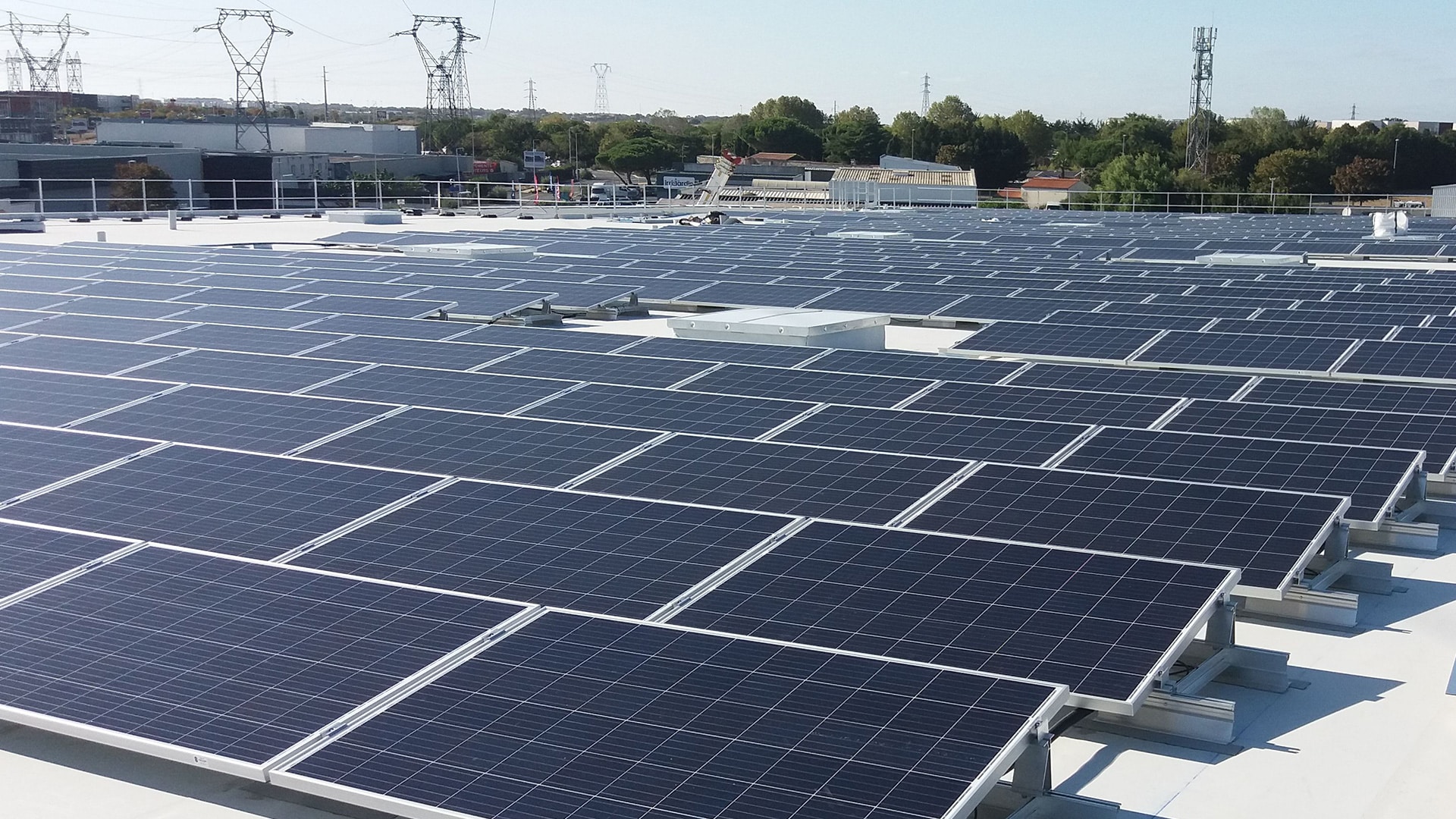 découvrez les causes et les solutions à l'usure des onduleurs photovoltaïques. apprenez comment prolonger la durée de vie de vos installations solaires et optimiser leur performance.