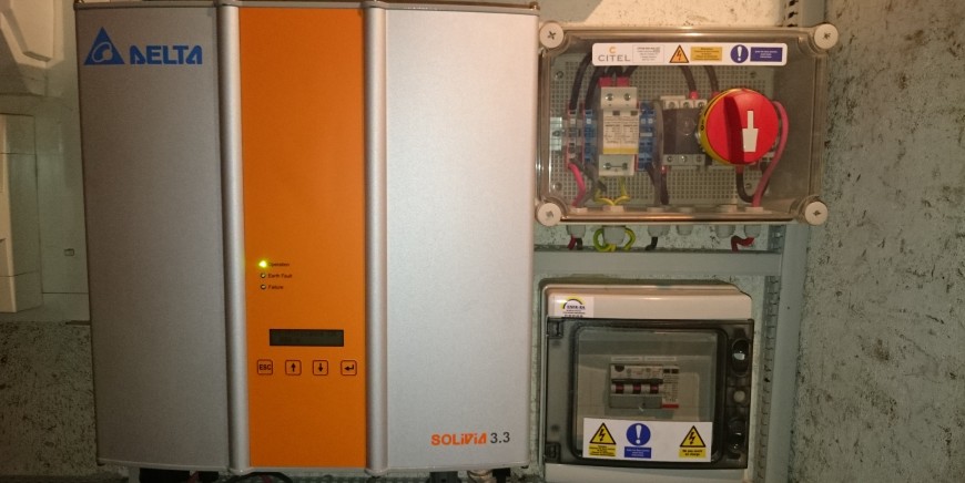 découvrez notre sélection d'onduleurs photovoltaïques, conçus pour optimiser votre système solaire et maximiser votre production d'énergie. idéals pour les particuliers et les professionnels, ces équipements garantissent des performances élevées et une durabilité exceptionnelle tout en réduisant votre empreinte carbone.