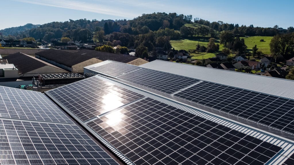 découvrez les nombreux avantages des panneaux photovoltaïques : énergie renouvelable, réduction des factures d'électricité, impact environnemental positif et valorisation de votre propriété. transformez la lumière du soleil en économies durables grâce à ces solutions écologiques.