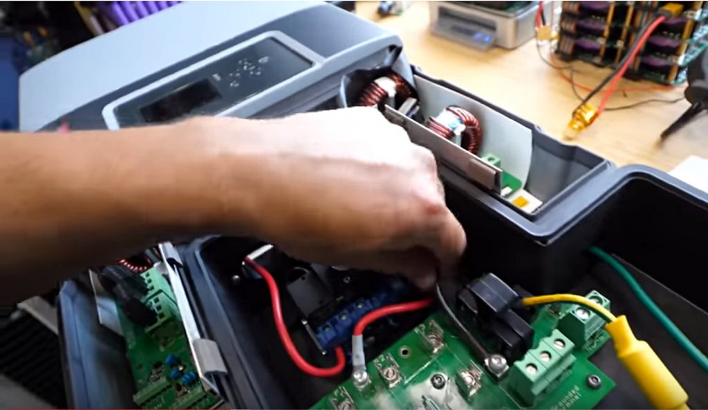 découvrez tout ce qu'il faut savoir sur les pannes photovoltaïques, leurs causes, symptômes et solutions. apprenez comment entretenir votre panneau solaire pour garantir une performance optimale et éviter des interruptions de production d'énergie renouvelable.