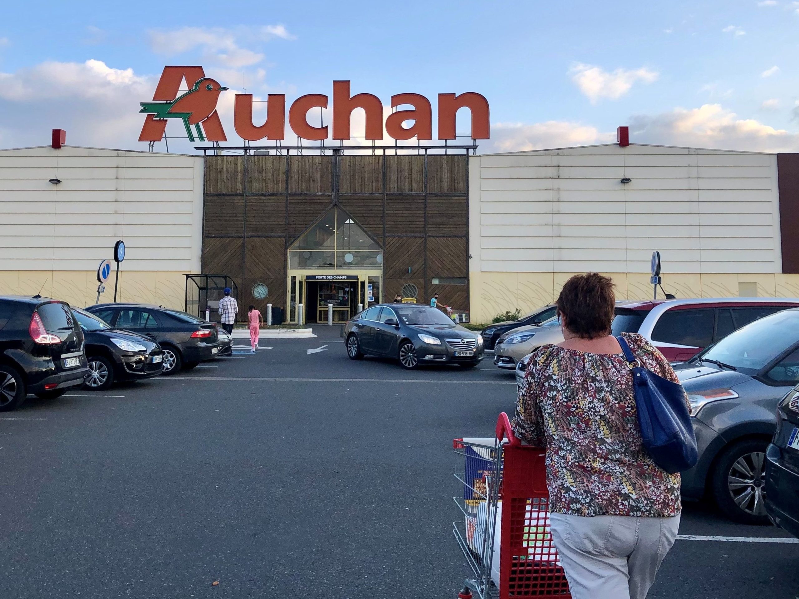 auchan-panneaux-photovoltaiques-2-scaled Auchan aide à l'installation de panneaux photovoltaïques