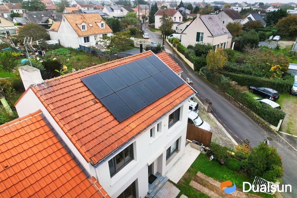 augmentation-prix-photovoltaique-2025-1 Découvrez pourquoi le prix d'un photovoltaique 9 kwc va exploser en 2025 !