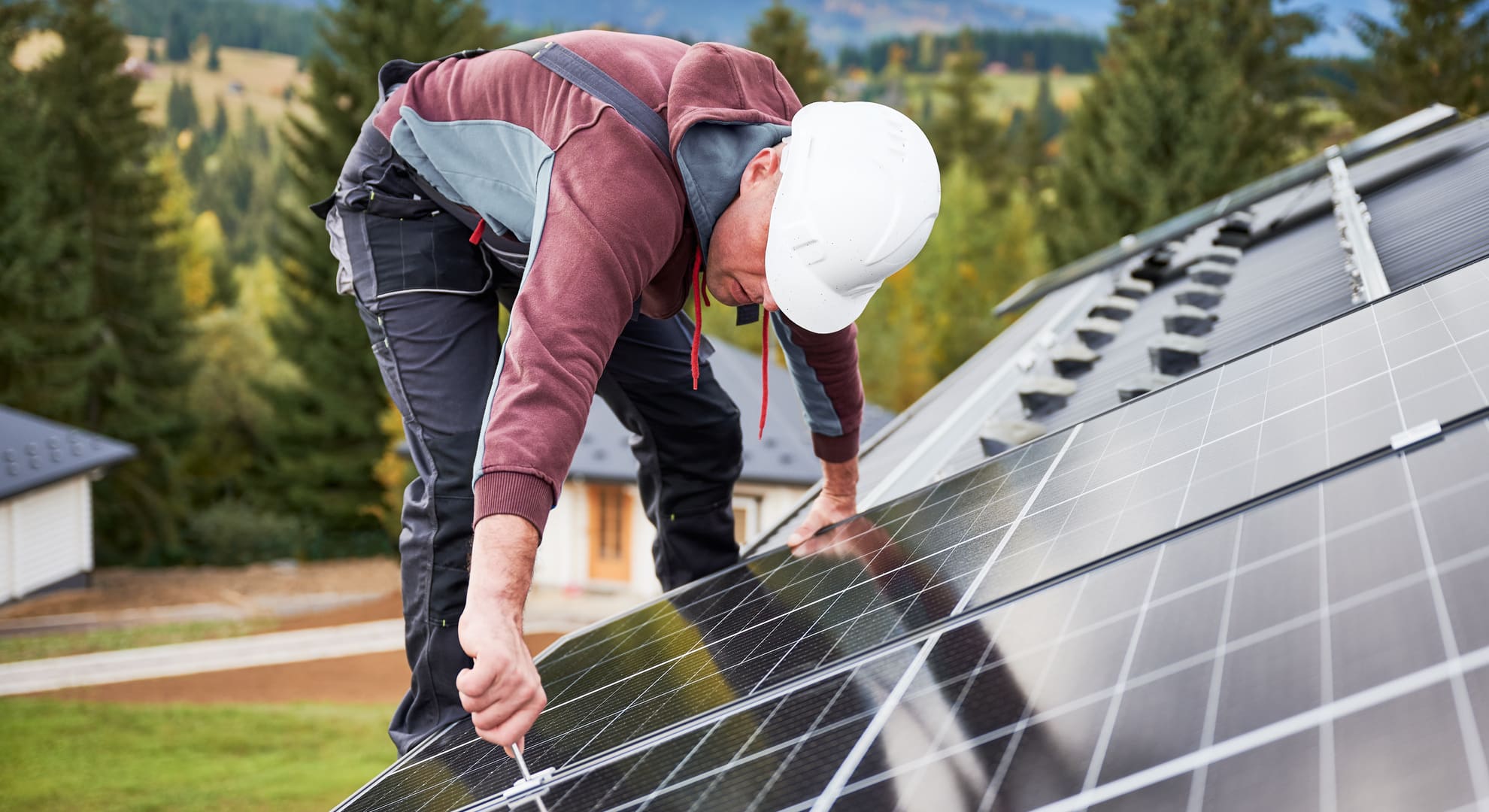 découvrez les avantages des assurances habitation pour les systèmes photovoltaïques. protégez votre investissement solaire tout en bénéficiant d'une couverture adaptée aux risques liés aux installations photovoltaïques. assurez-vous d'une tranquillité d'esprit grâce à une police d'assurance qui comprend des garanties spécifiques pour une performance optimale de votre énergie renouvelable.