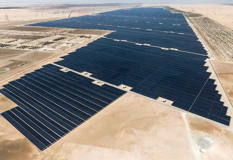 découvrez comment une centrale solaire transforme la lumière du soleil en énergie, contribuant à la transition énergétique et à un avenir plus durable. apprenez les avantages des installations solaires et leur impact positif sur l'environnement.