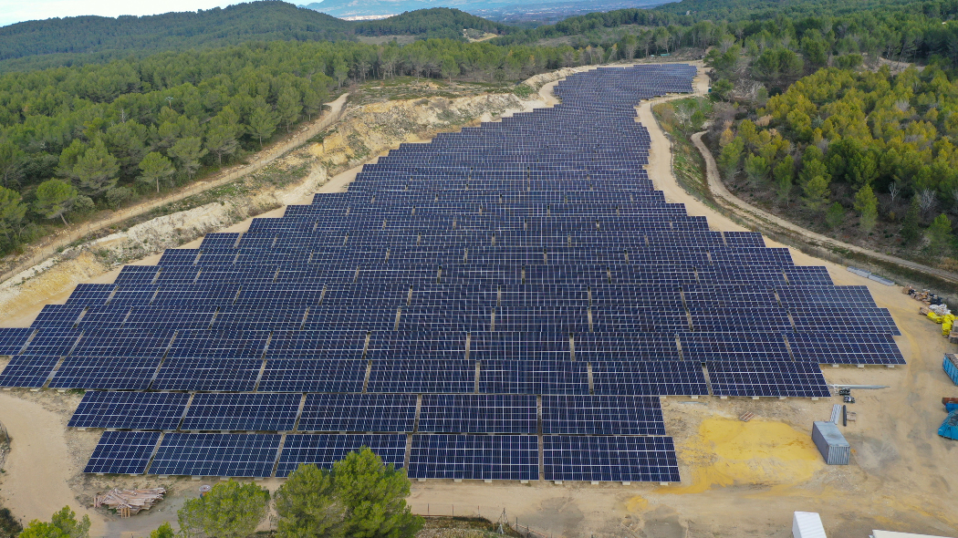 centrale-photovoltaique-2 Découvrez comment cette centrale électrique photovoltaïque transforme la vie des habitants !